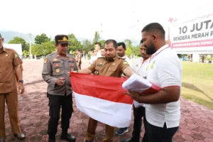 Pj Bupati Aceh Besar Canangkan 10 Juta Bendera Merah Putih