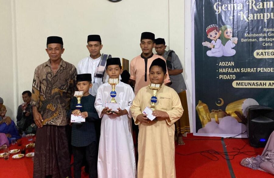 Ahza juara lomba azan