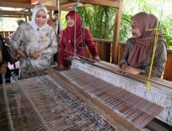 Rumah Tenun Mutiara Songket Diresmikan